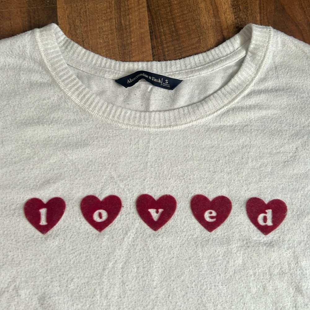 Abercrombie & Fitch small white sweater with word detailing